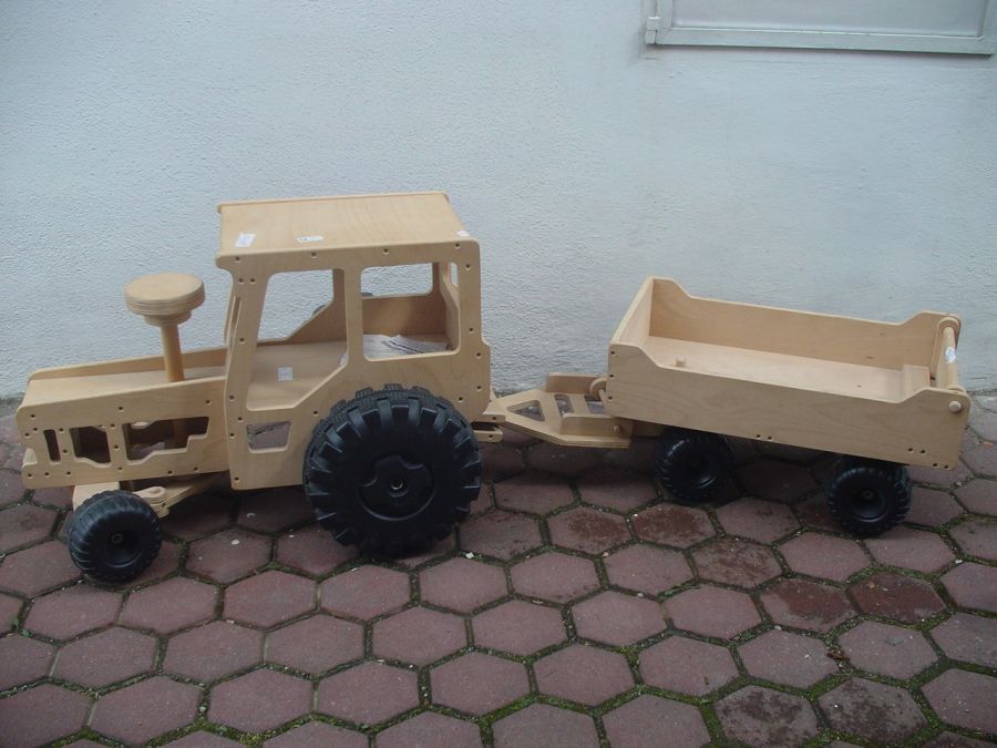 dětský dřevěný traktor VELKÝ s vlekem KKCE !!!!